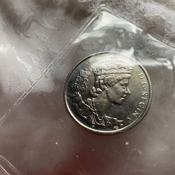 Canadian 2002 fifty cent uncirculated mint coin - Picture 6 of 8